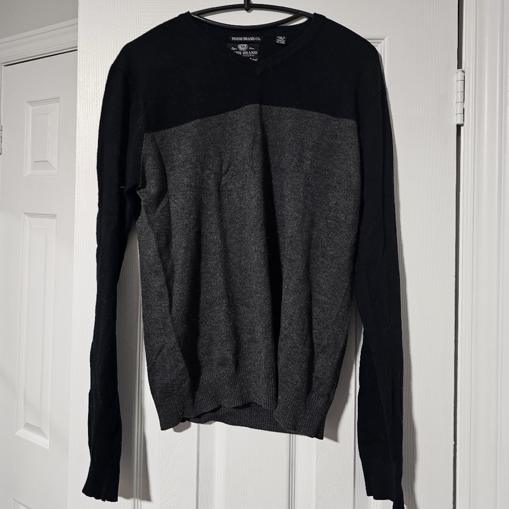 Men's Black and Gray Sweater